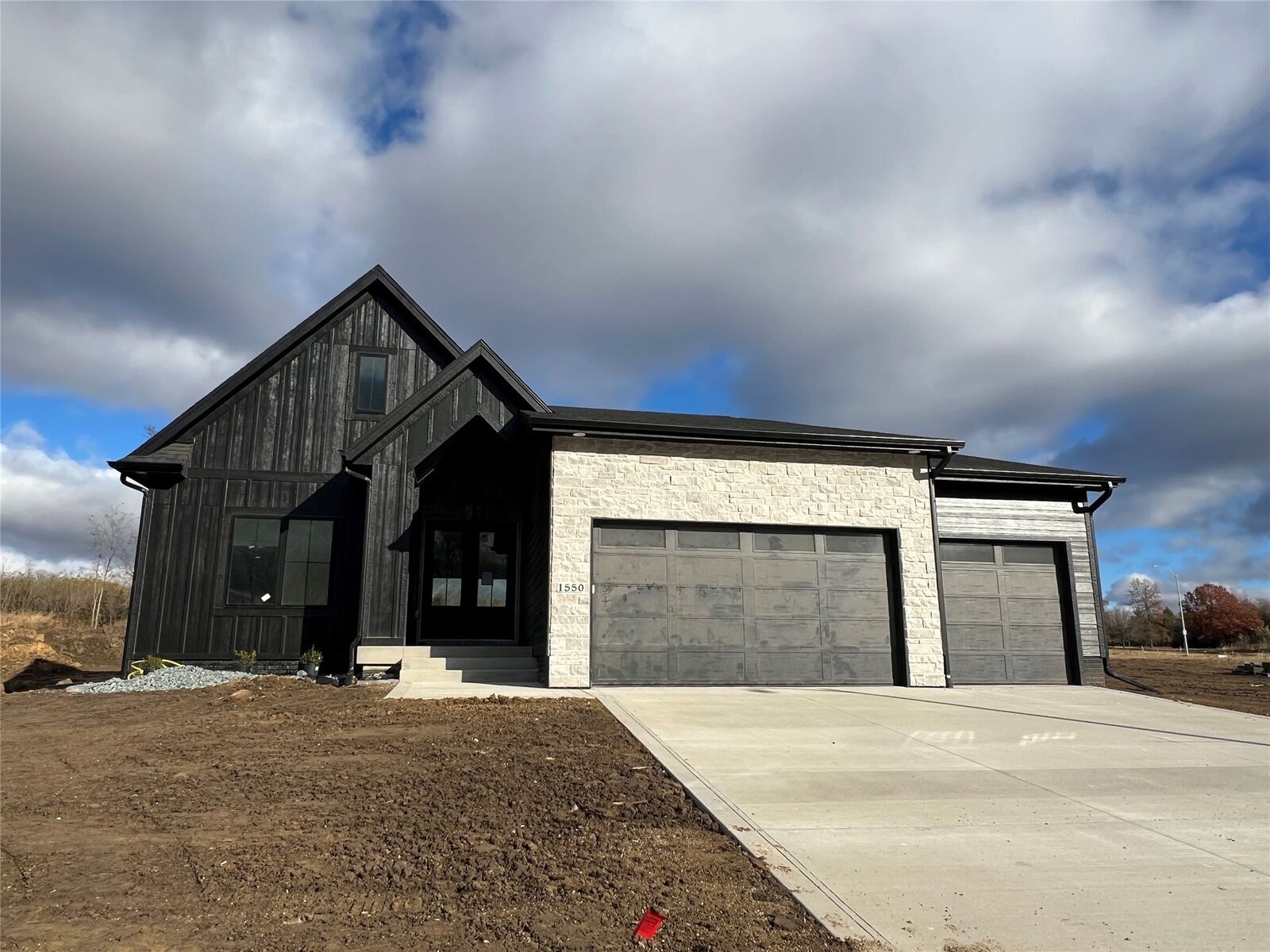 Property Photo:  1550 E Red Cedar Drive  IA 50226 