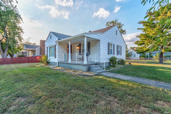 Property Photo:  1428 Monroe Avenue  IN 47714 