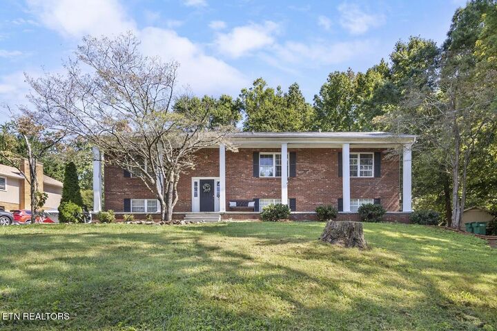 2001 Grenada Blvd  Knoxville TN 37922 photo