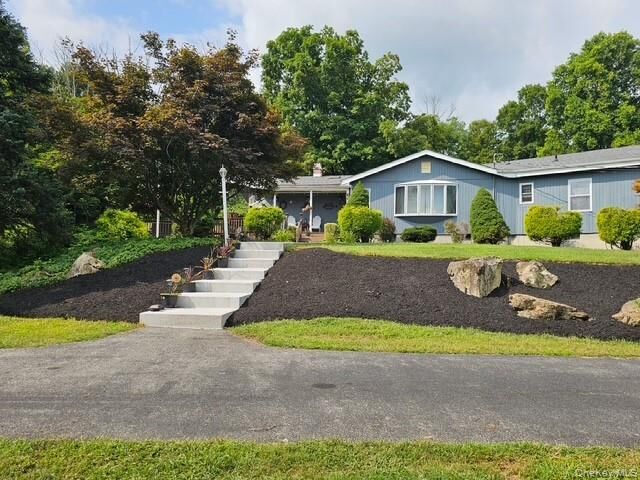 Property Photo:  9 Hedges Road  NY 10990 