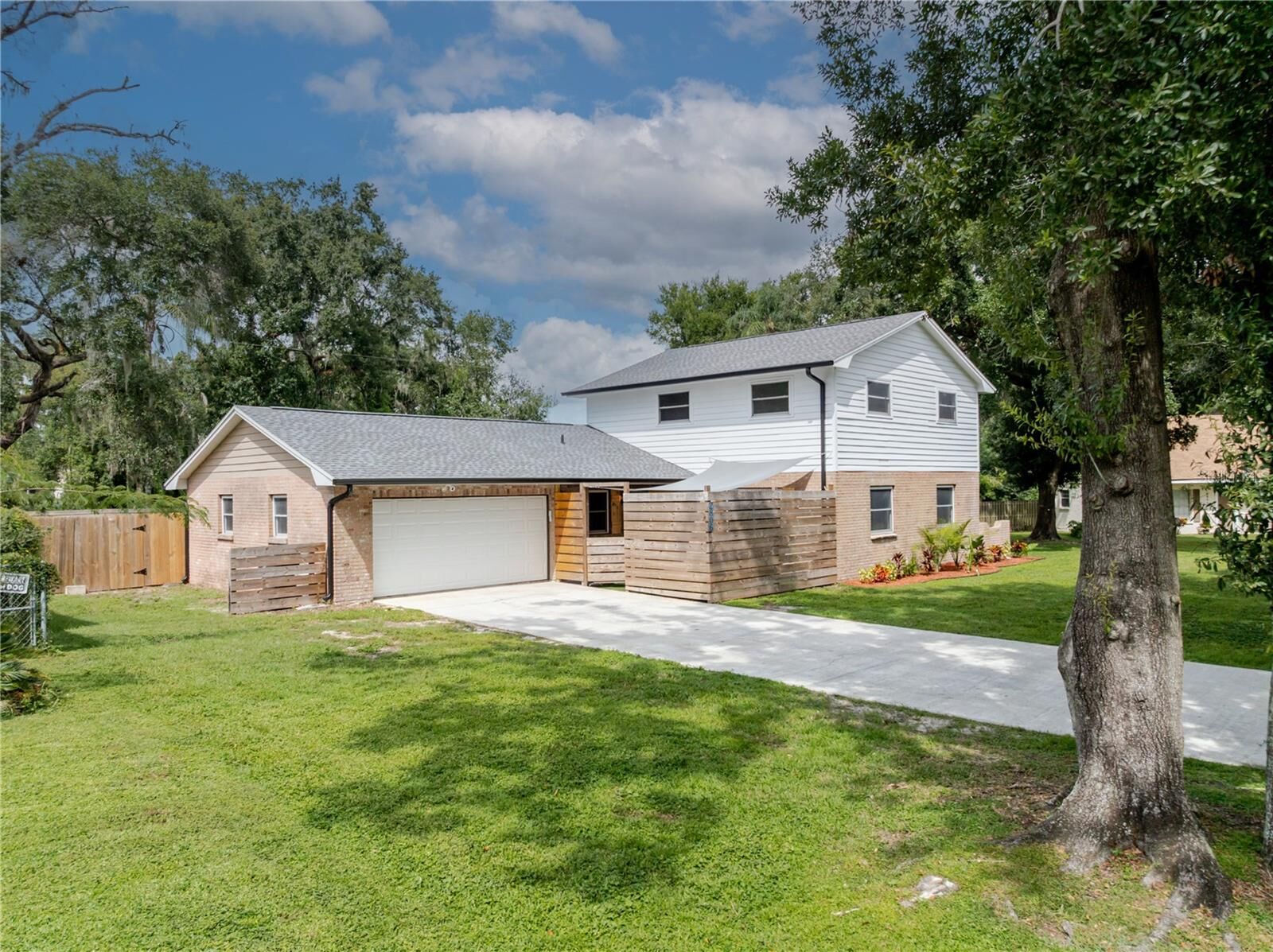 Property Photo:  2806 Springdell Circle  FL 33596 