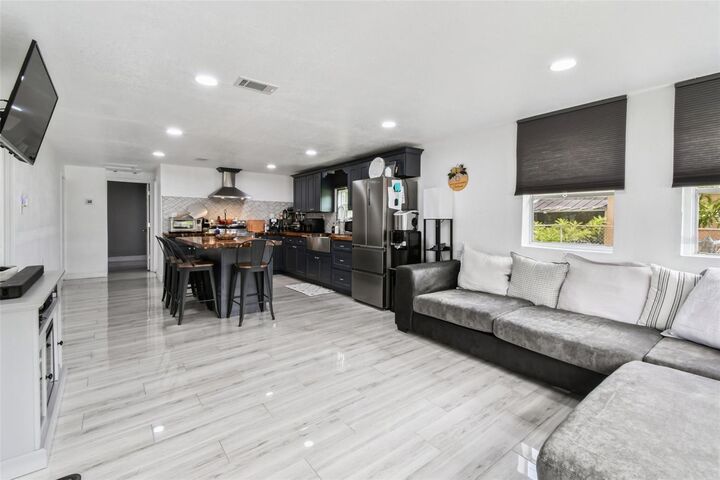 Property Photo: 1929 W Highland Street FL 33815