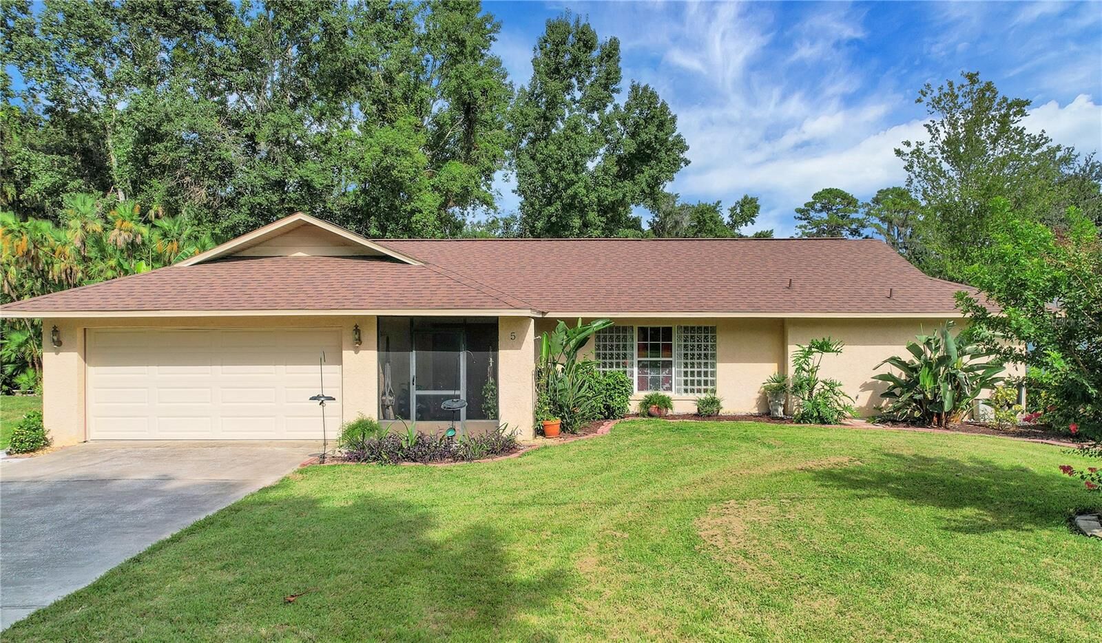 Property Photo: 5 Magnolia Lane FL 34797
