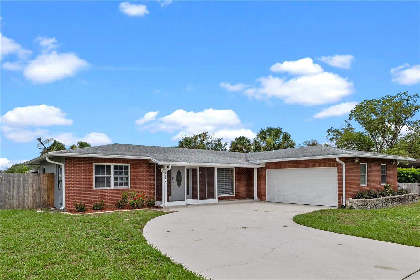 Property Photo: 2622 Hibiscus Court FL 32738