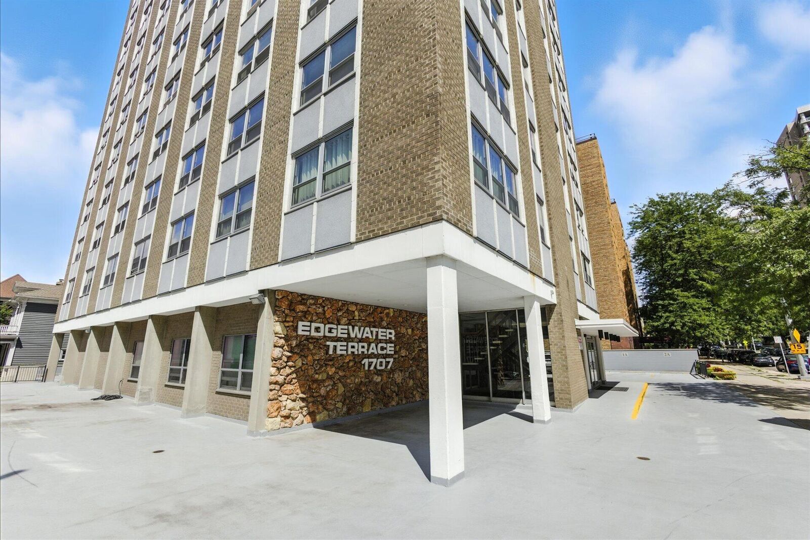 Property Photo:  1707 N Prospect Ave 2C  WI 53202 