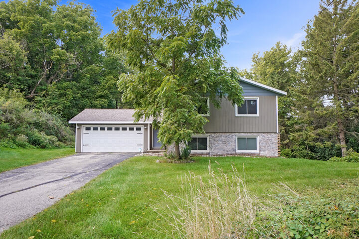 Property Photo:  2966 Deerpath Rd  WI 53147 