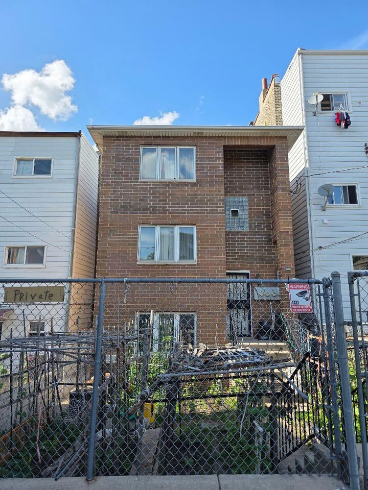 Property Photo:  251 W 24th Street 1  IL 60616 