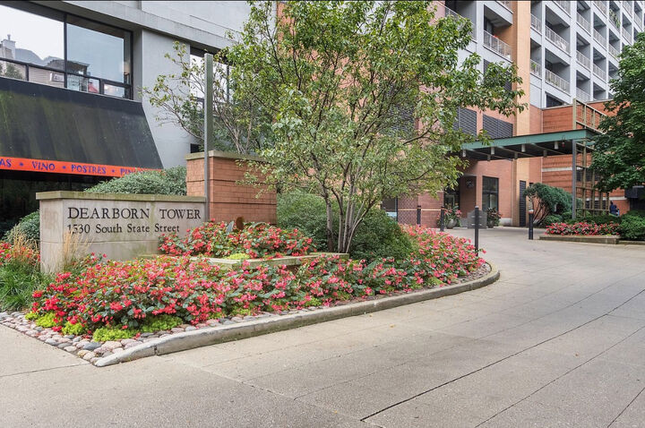 Property Photo: 1530 S State Street 402 IL 60605