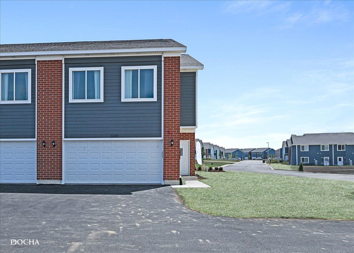 Property Photo:  1230 Gillespie Lane  IL 60560 