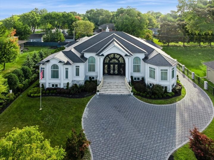 2315 N Arlington Heights Road  Arlington Heights IL 60004 photo