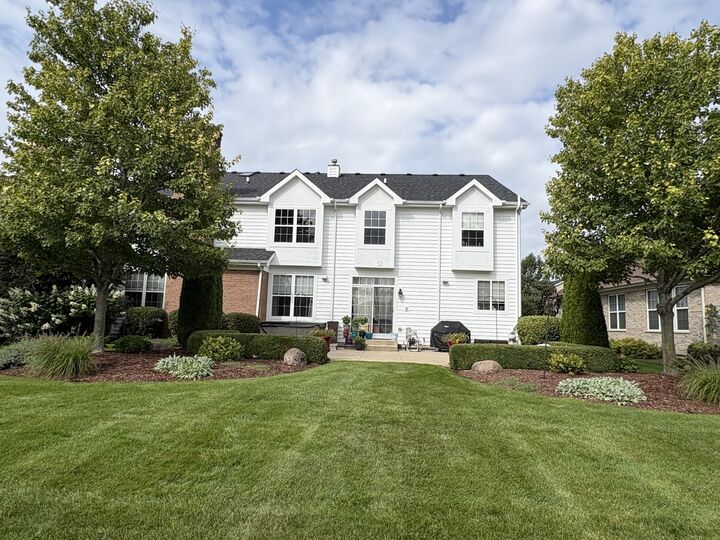 Property Photo:  2245 Hazeltime Drive  IL 60061 