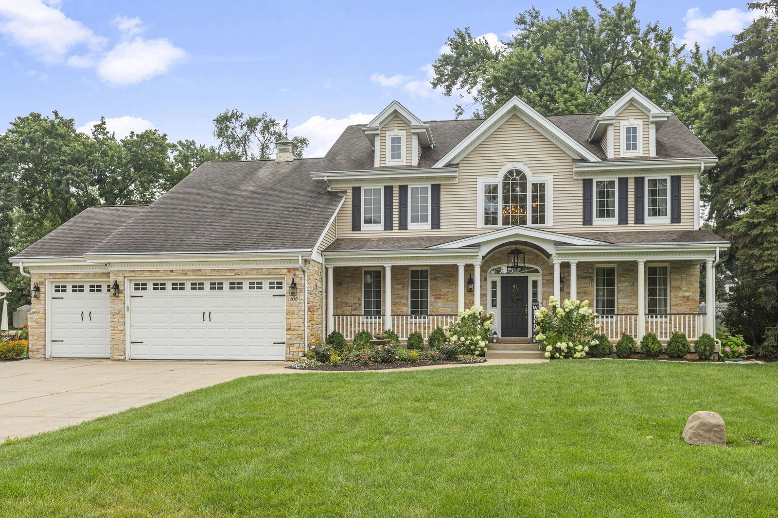 Property Photo: 105 W Ridge Avenue IL 60070