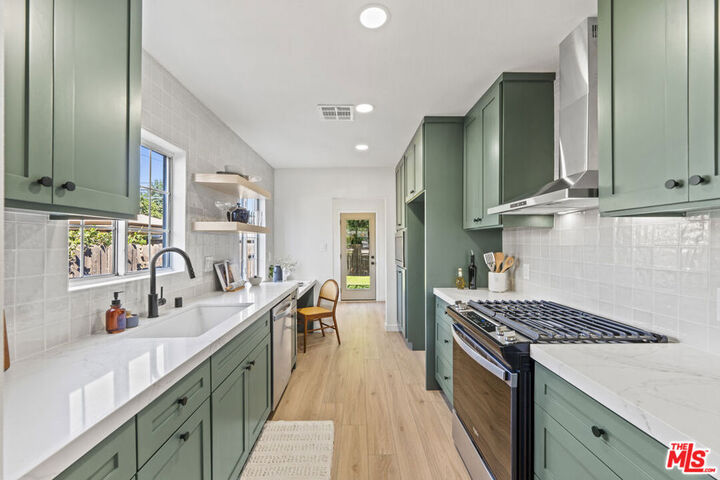 Property Photo:  6644 Yolanda Avenue  CA 91335