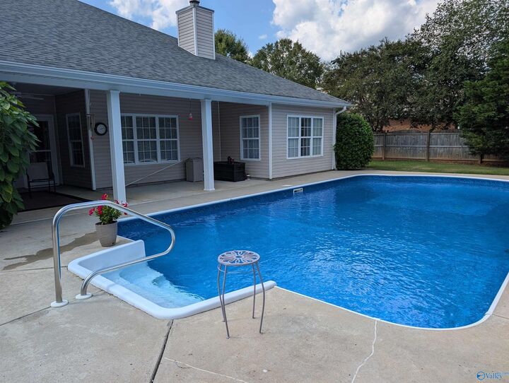Property Photo: 5015 Willow Creek Drive AL 35763