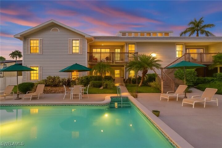 Property Photo: 880 8th Avenue S 202 FL 34102