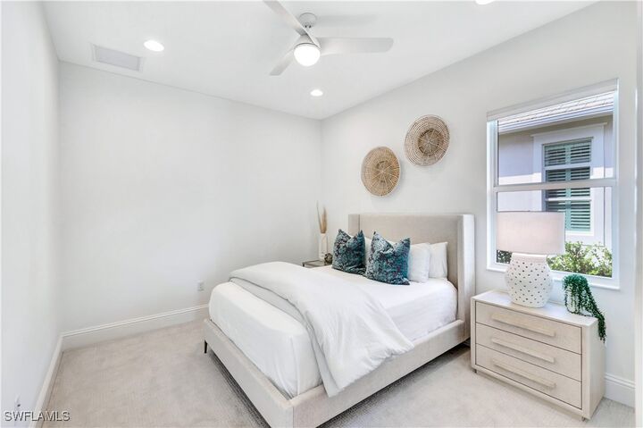 Property Photo: 8912 Nevis Way FL 34112