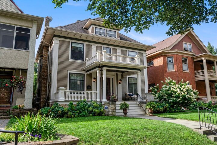 Property Photo:  884 Lincoln Avenue  MN 55105 