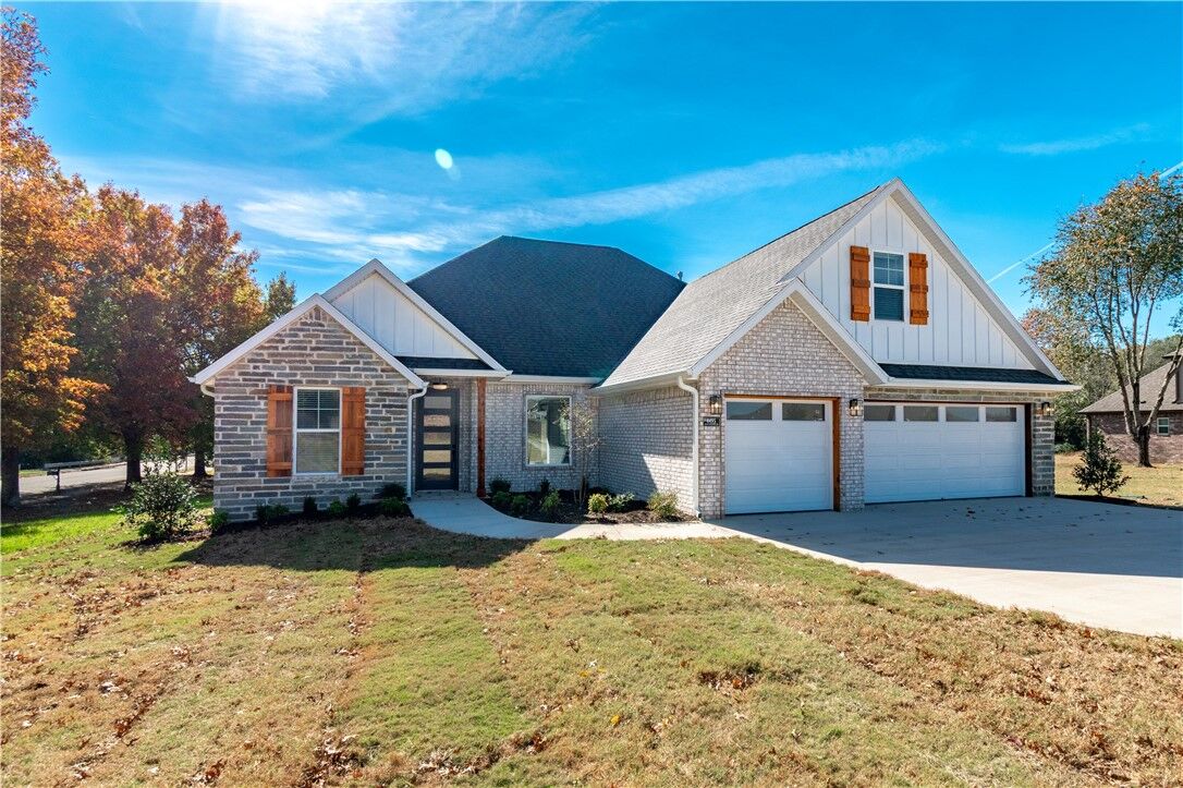 Property Photo: 4495 W Mount Comfort Road AR 72704