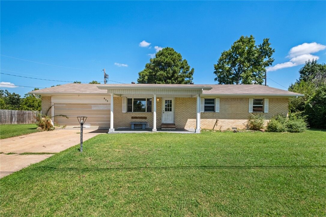 Property Photo:  805 E Lakeview Drive  AR 72756 