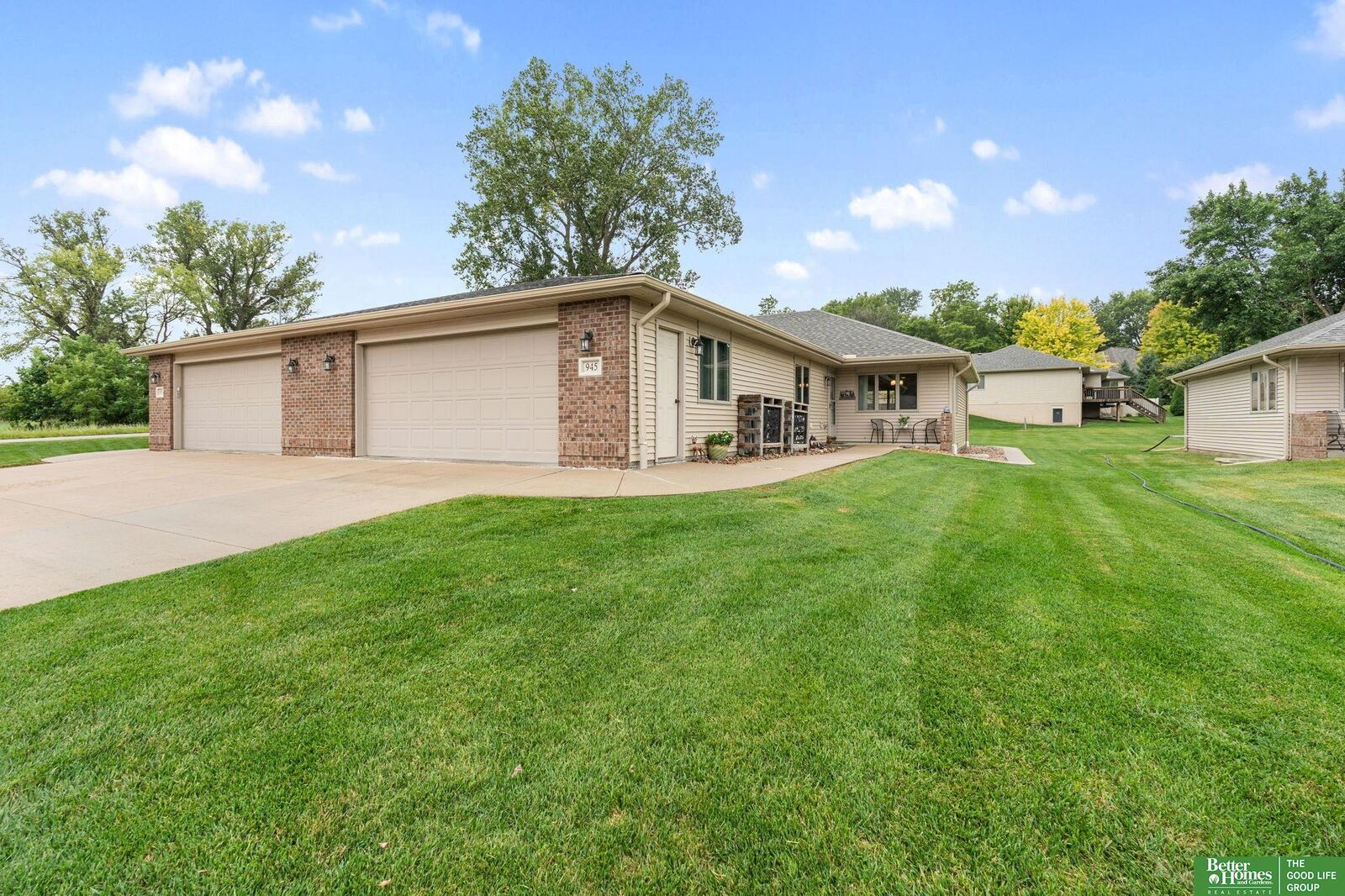 Property Photo: 945 Southfork Road NE 68008