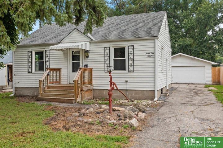 3159 Paxton Boulevard  Omaha NE 68111 photo