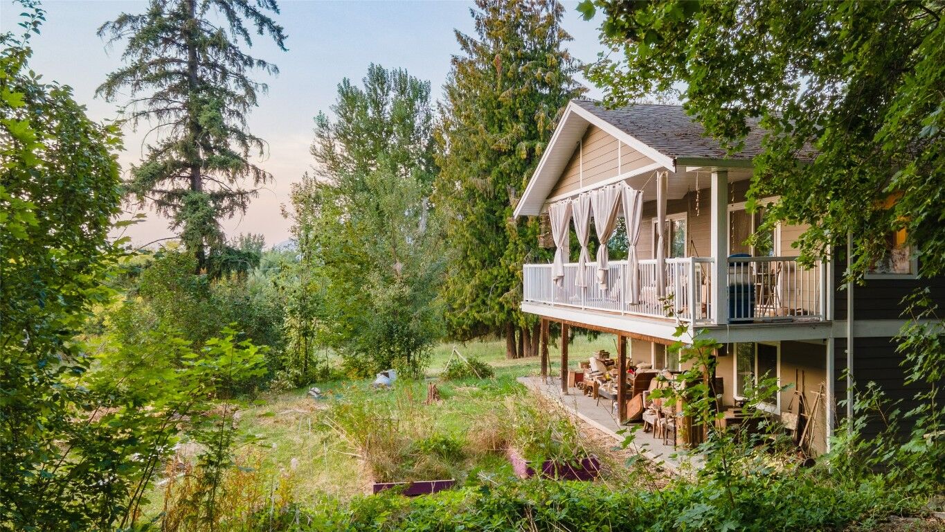 Property Photo: 1121 Shuswap Street SW BC V1E 1J3