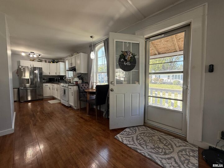 Property Photo: 520 Newman Street IL 61448