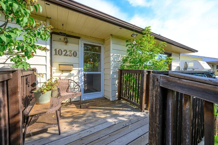 Property Photo: 10230 112 Avenue AB T8V 1V8