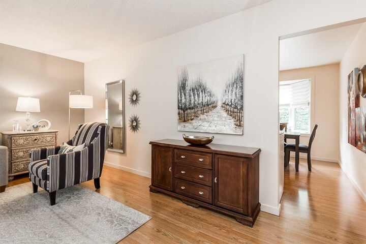 Property Photo:  1309 17 Avenue S  AB T1J 1K9 