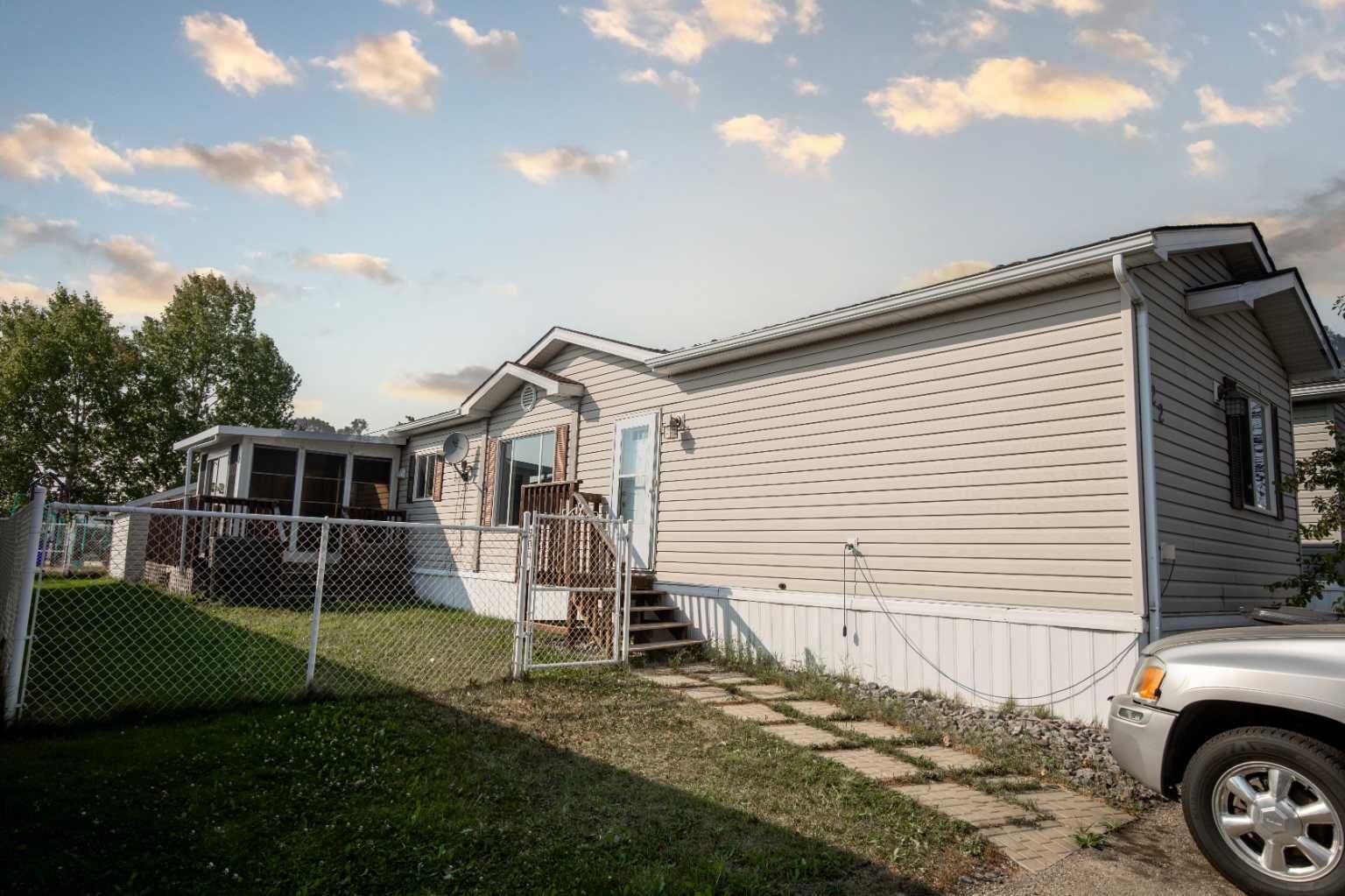 Property Photo: 10615 88 Street 122 AB T8X 1P5