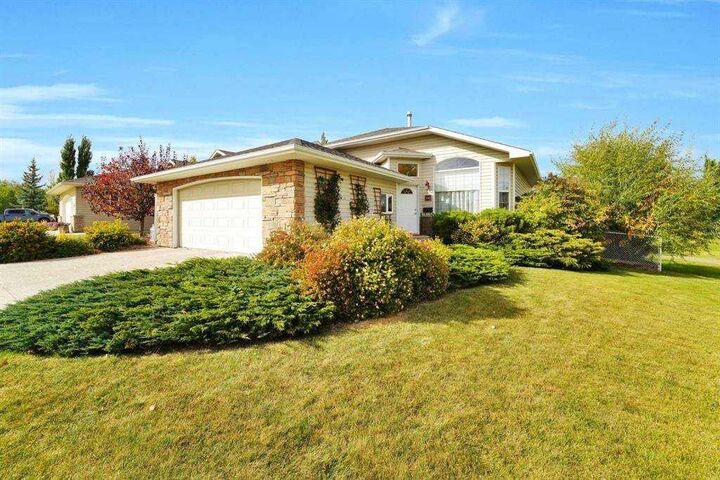 300 Lampard Crescent  Red Deer AB T4R 2W8 photo