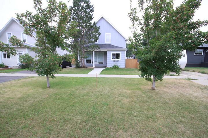 4930 52 Avenue  Taber AB T1G 1H6 photo