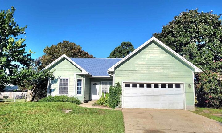 Property Photo: 2253 Fulva Dr FL 32566