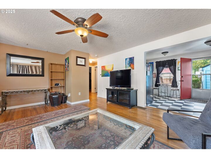 Property Photo: 2611 E 26th St WA 98661
