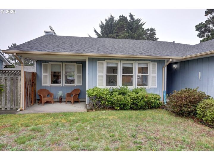 Property Photo:  425 Avenue P  OR 97138 