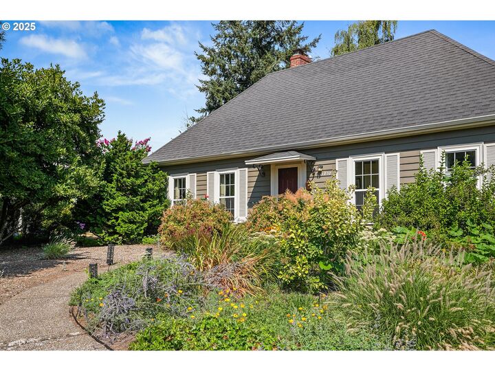 Property Photo: 5757 NE Emerson St OR 97218