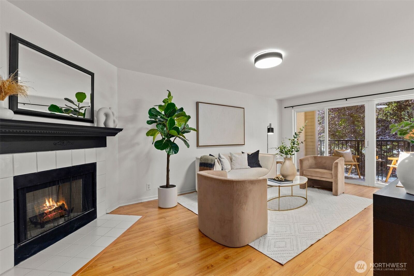 Property Photo:  811  126th Place NE A203  WA 98005 