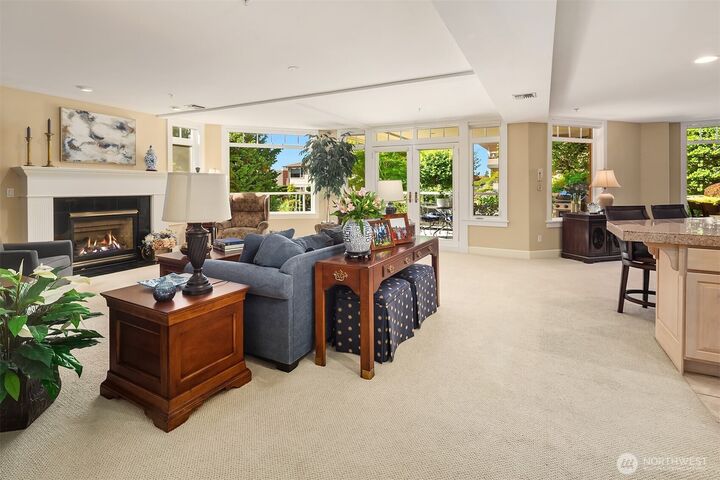 Property Photo: 530 Walnut Street 100 WA 98020