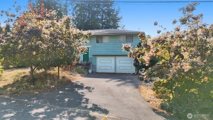 Property Photo:  6304  165th Place SW  WA 98037 