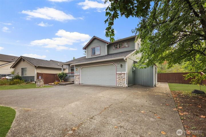 Property Photo:  17023  121st Avenue E  WA 98374 