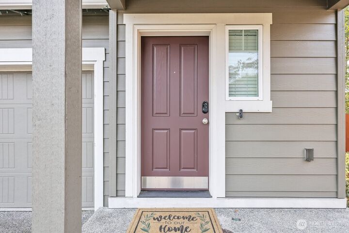 Property Photo: 9822 201st St E WA 98338