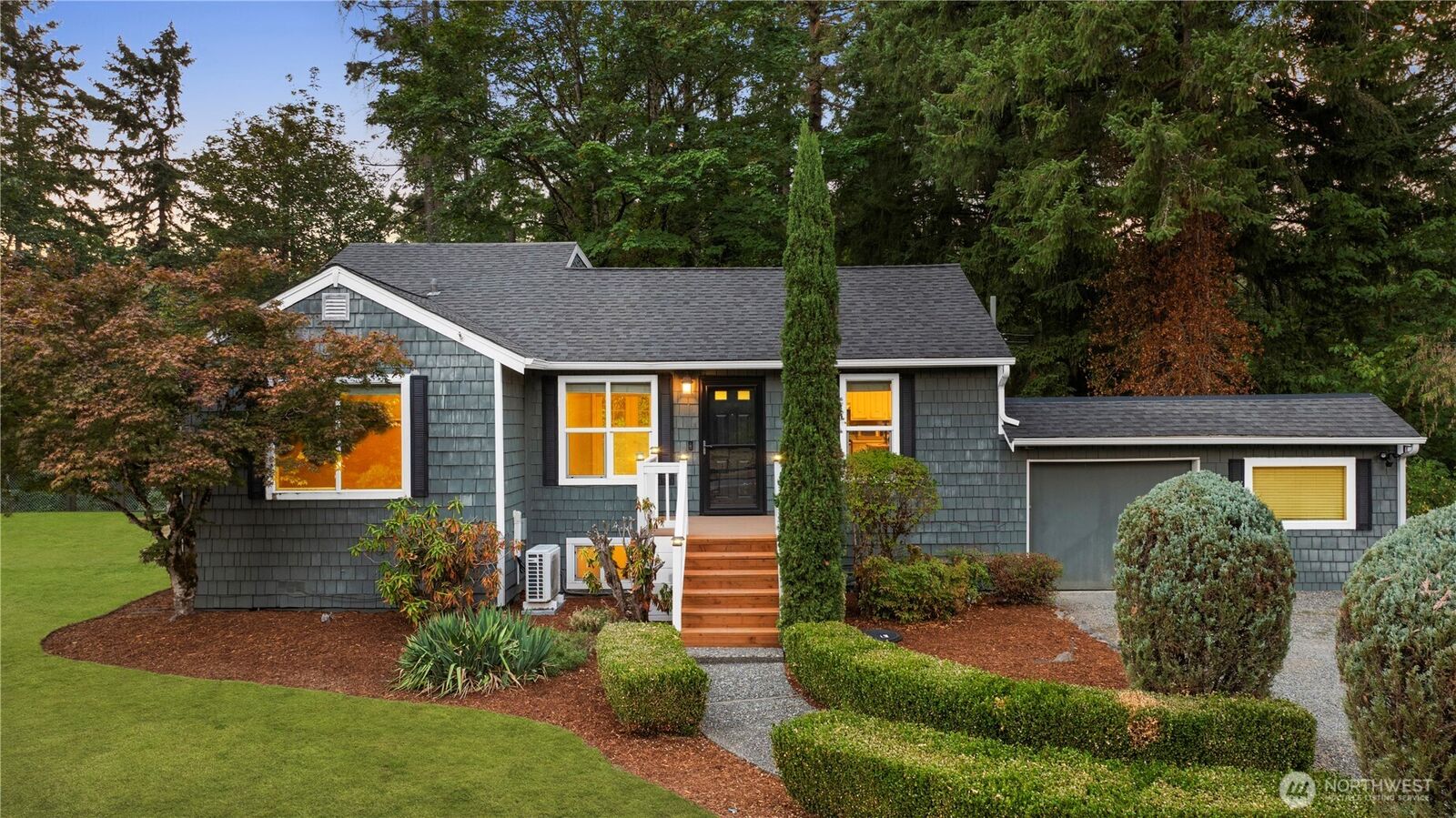 Property Photo: 13128 SE 95th Way WA 98056