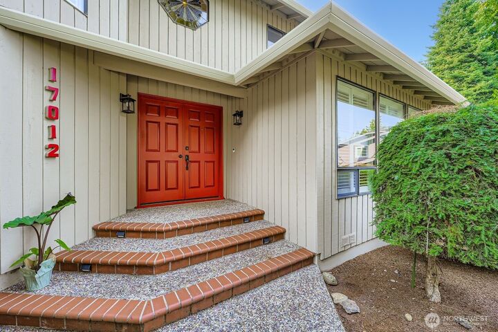 Property Photo: 17012 SE 40th Court WA 98008