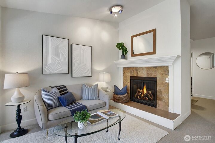 9512  1st Avenue NE 402  Seattle WA 98115 photo