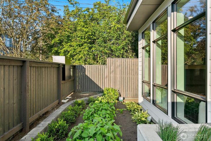 Property Photo:  2037 NW 61st Street B  WA 98107 