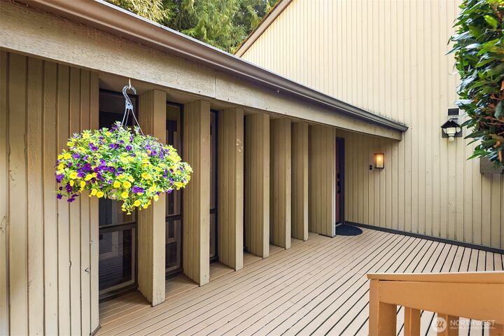 Property Photo: 2410 Sahalee Drive W WA 98074