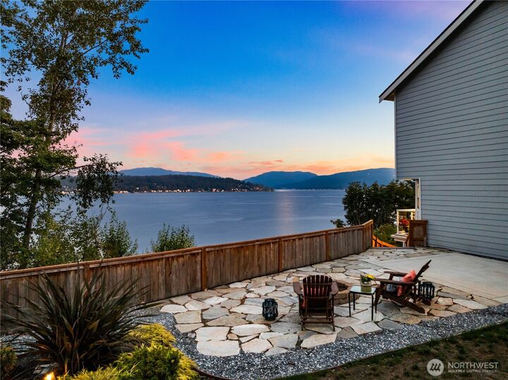 Property Photo:  670 W Lake Sammamish Parkway NE  WA 98008 