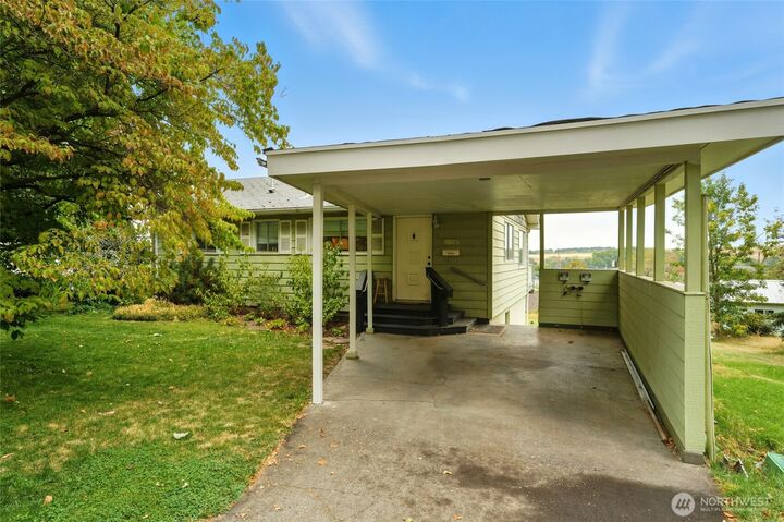 Property Photo:  1009  College Street  OR 97863 