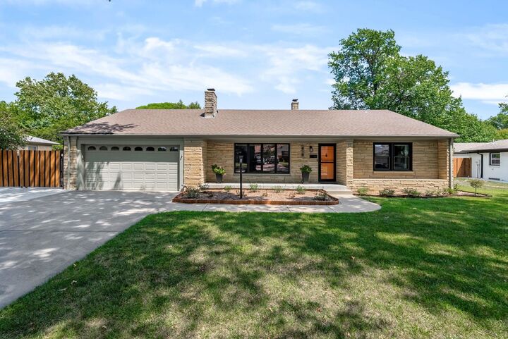 418 S Waverly Dr  Wichita KS 67218 photo