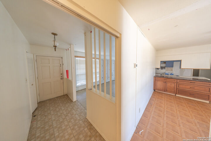 Property Photo: 5007 Round Table TX 78218